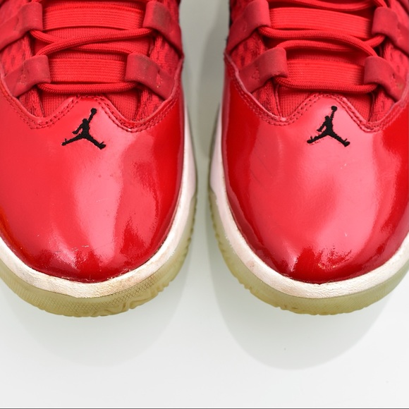 jordan max aura red white